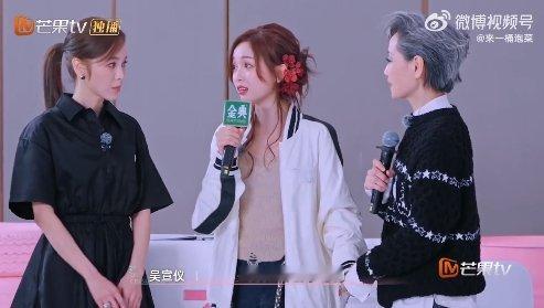 吴宣仪 叶童侯佩岑你们不要再打了啦 乘风2025 看着叶童和侯佩岑为了吴宣仪“大