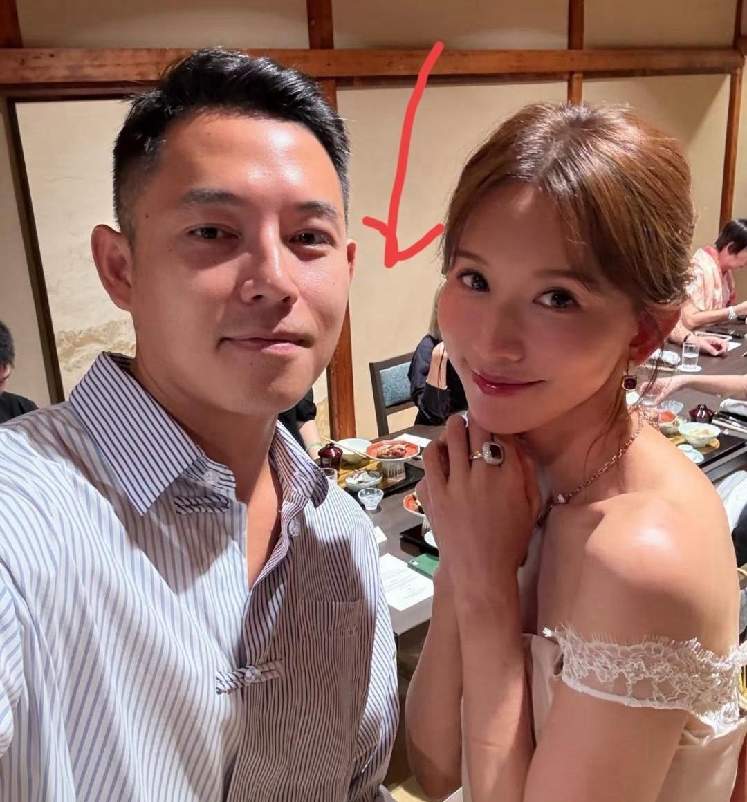 51岁的林志玲已经融入到日本人的生活，她在日本和朋友参加聚会，桌子上都是日式料理