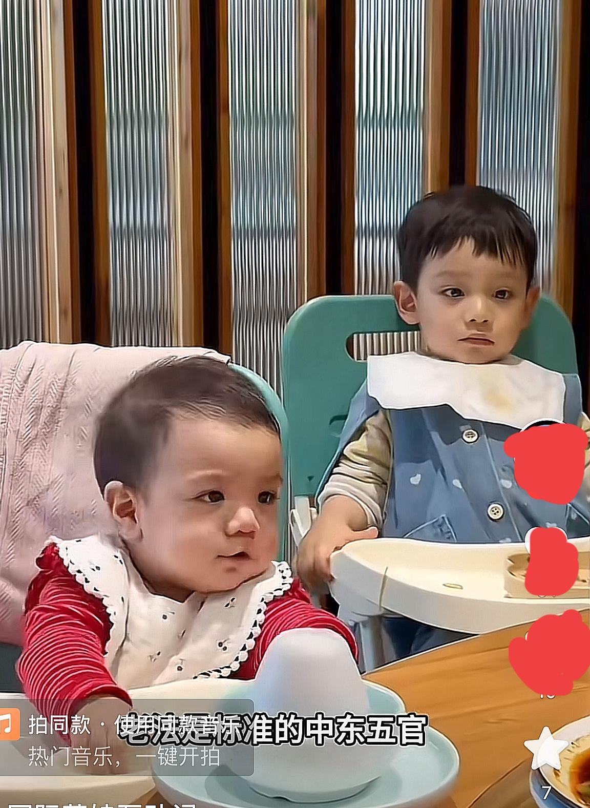 大福和妹妹蜜蜜是中法混血，大福长得像妈妈，蜜蜜长了个中东脸，面相更像爸爸老法，两