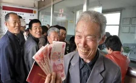 9月26日，在人社部、财政部公布关于2026年上调退休人员基本养老金的通知之前，