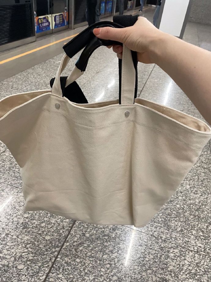 同事背这个包的意义在于哪里 ​​​