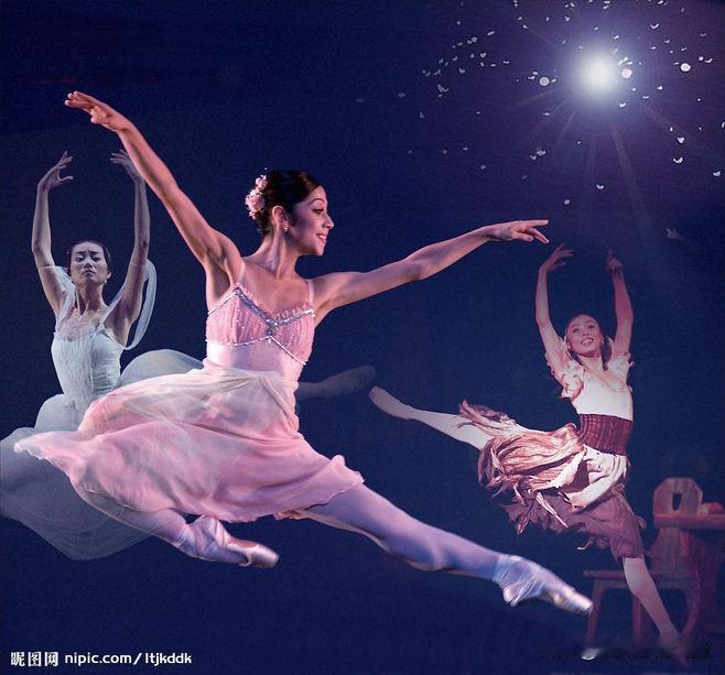 舞蹈演员在表演中怎样把握人物情感的艺术特征，主要体现在以下几个方面：

情感与动