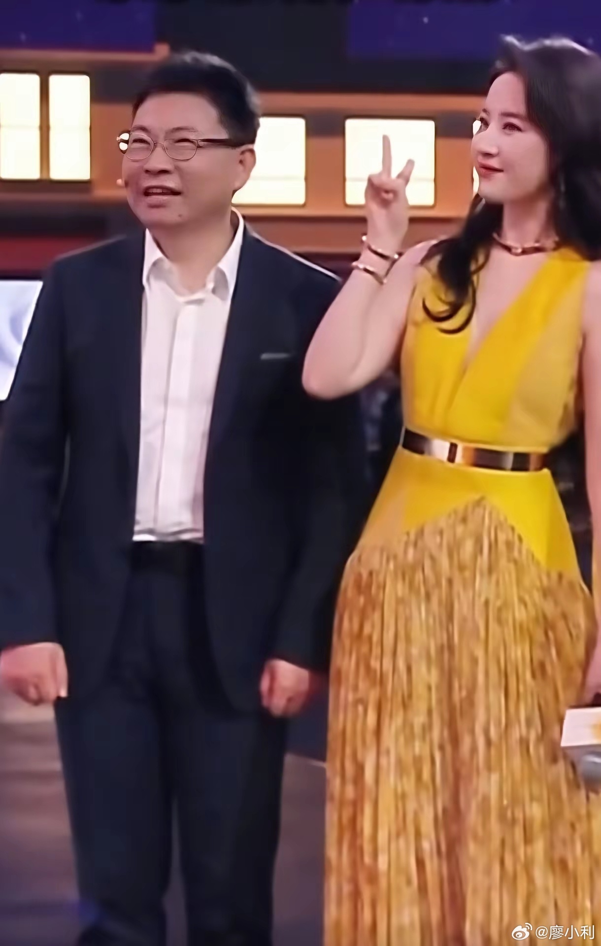 两个中年男人，终于靠着弯道超车，和昔日的梦中情人走到了一起！ 