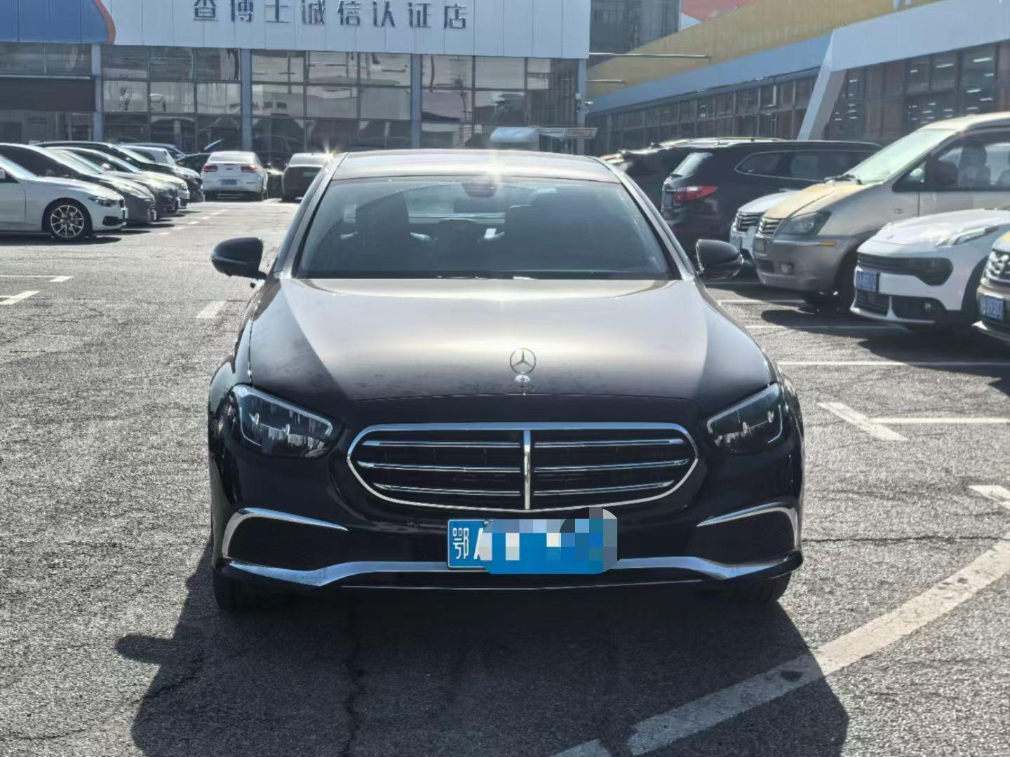 下午拿下23年奔驰E300L时尚版，女士一手行驶2.4万公里，原版原漆带车衣 零
