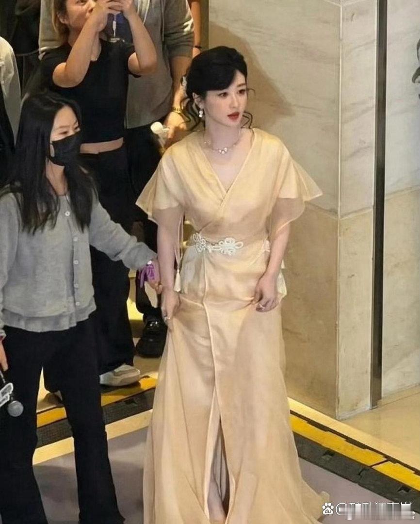 这是杨紫？美得都快认不出来了。 ​​​