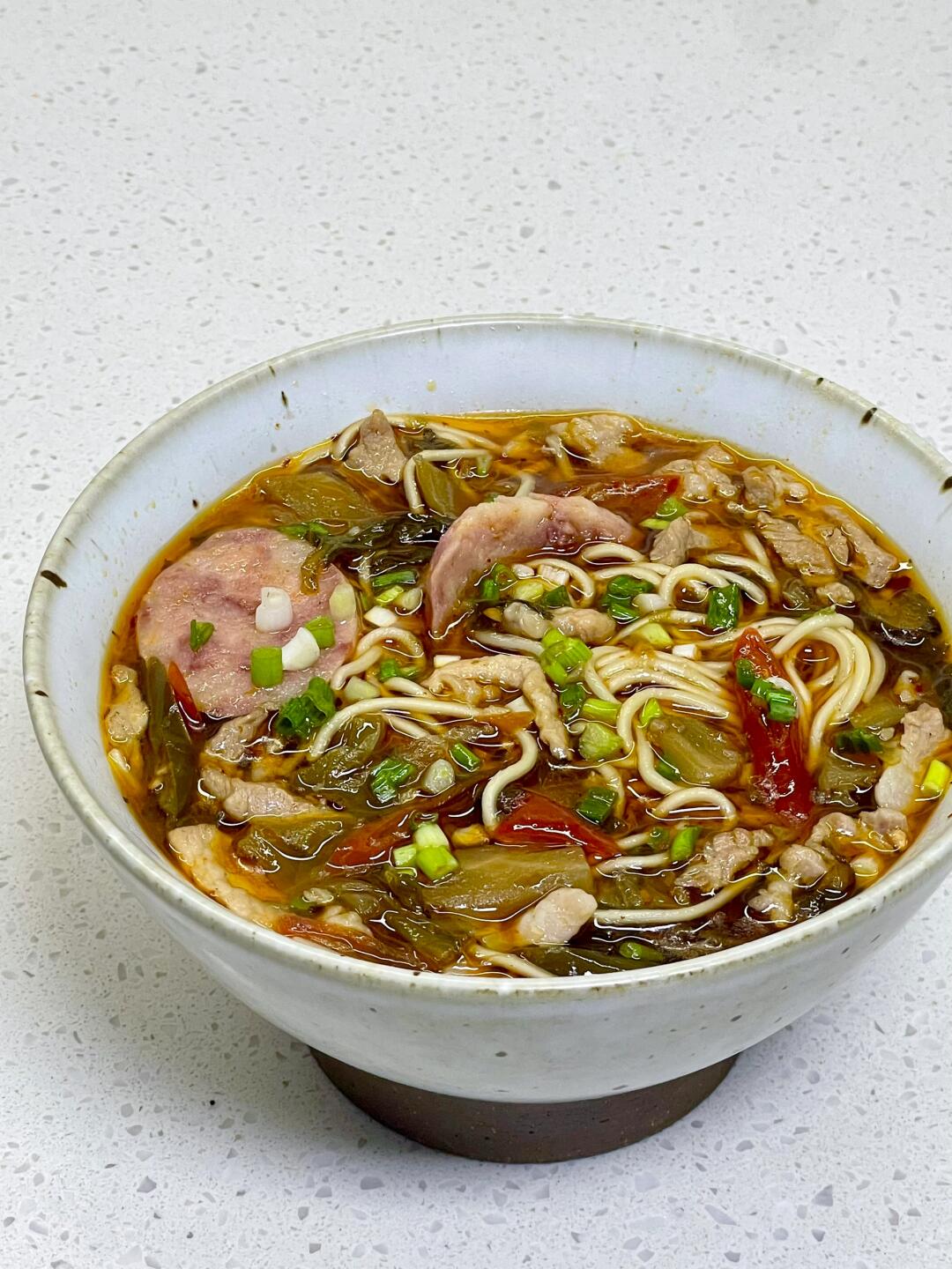 开胃解腻的酸菜肉丝面，附详细做法～