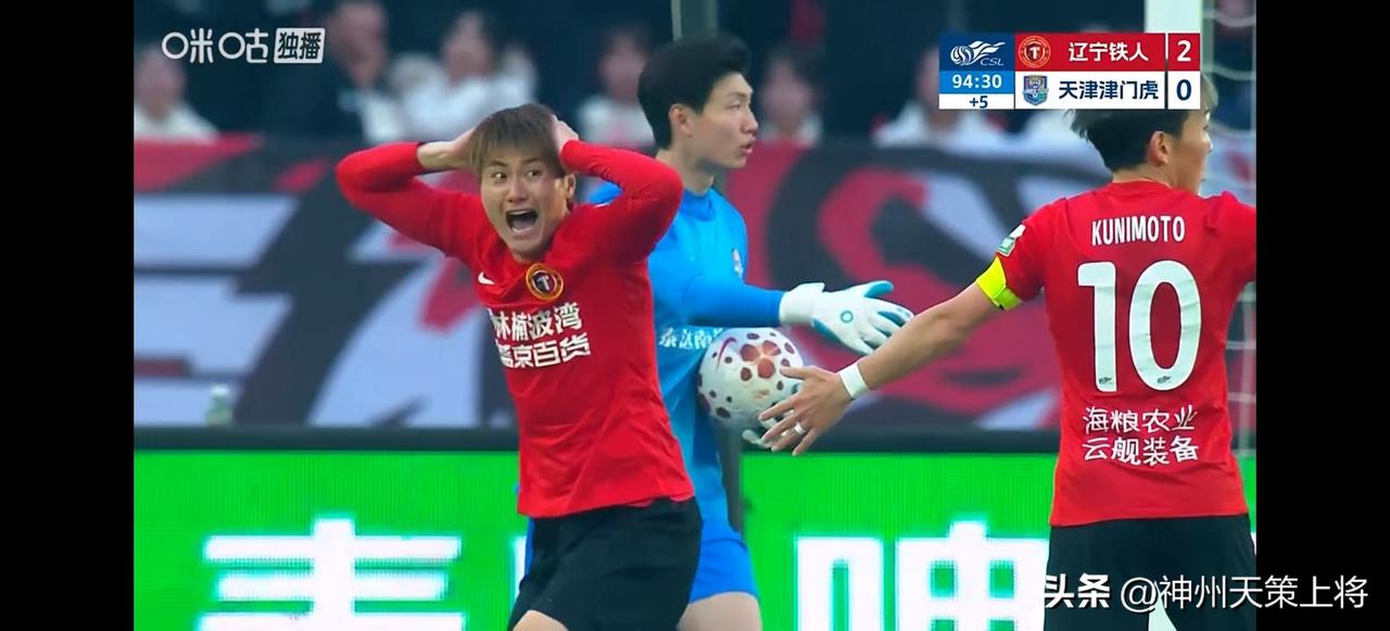 中超联赛目前已进入新赛季的首个间歇期，但围绕着一些判罚，依然引发了极大的争议。中