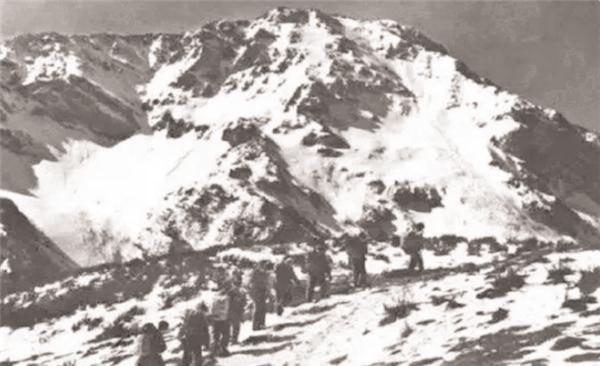 1986年，韩先楚临终前留下了这样一句话：“死后不进八宝山，那里有我不愿见的人。
