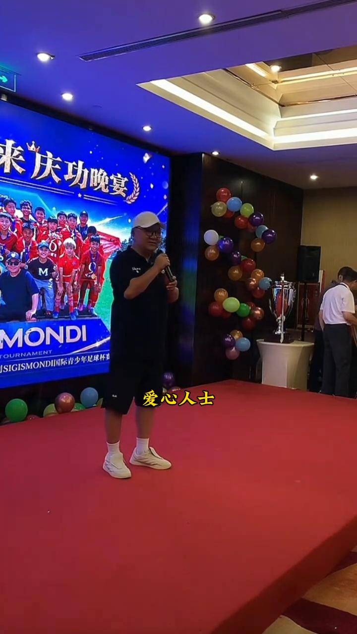 感谢晓华大哥，感谢今天来为我们庆功的所有的企业家、爱心人士，也感谢所有的关注我们