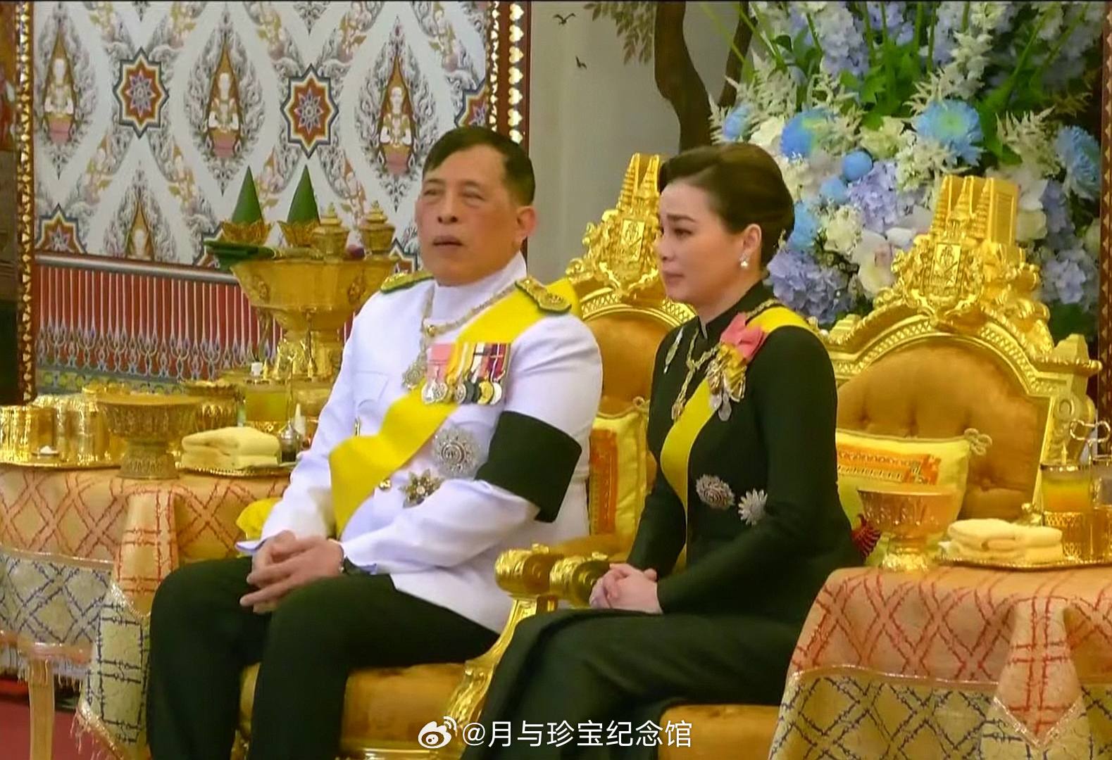 王室[超话]王室泰国王室素娘娘 2025年11月8日，暹罗王室成员的守灵仪式。O