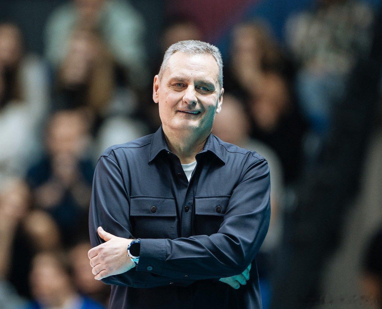 排球 🇷🇺-🇷🇸 佐兰·特尔齐奇（Zoran Terzic）在执教迪纳摩