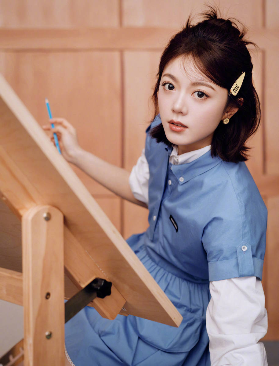 赵今麦女团门面级别的美貌 赵今麦这颜值真的绝了！清新灵动又精致，气质干净又亮眼，