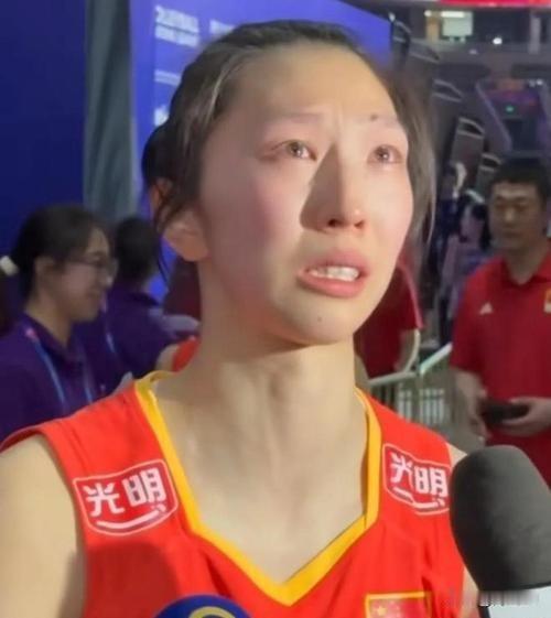🔥🔥🔥明天中国女排就要和美国女排进行淘汰赛了，此刻我们谈点球迷私下总爱议论