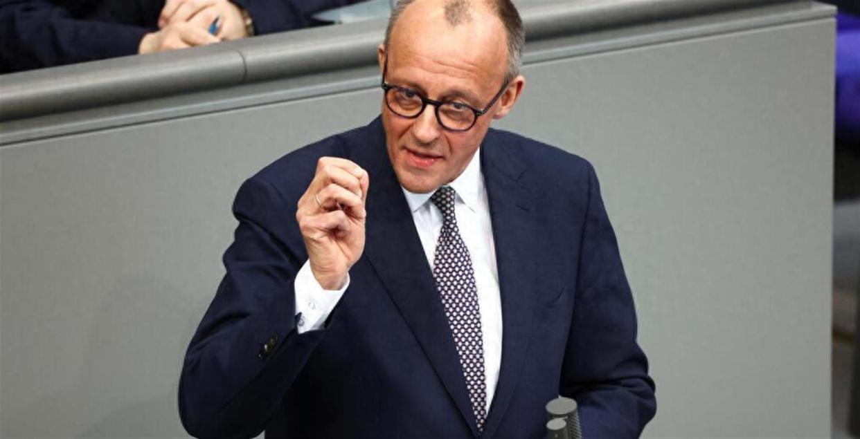 欧洲一夜变天！

去年还誓言要打造欧洲最强军队对抗俄罗斯的德国总理默茨，如今态度