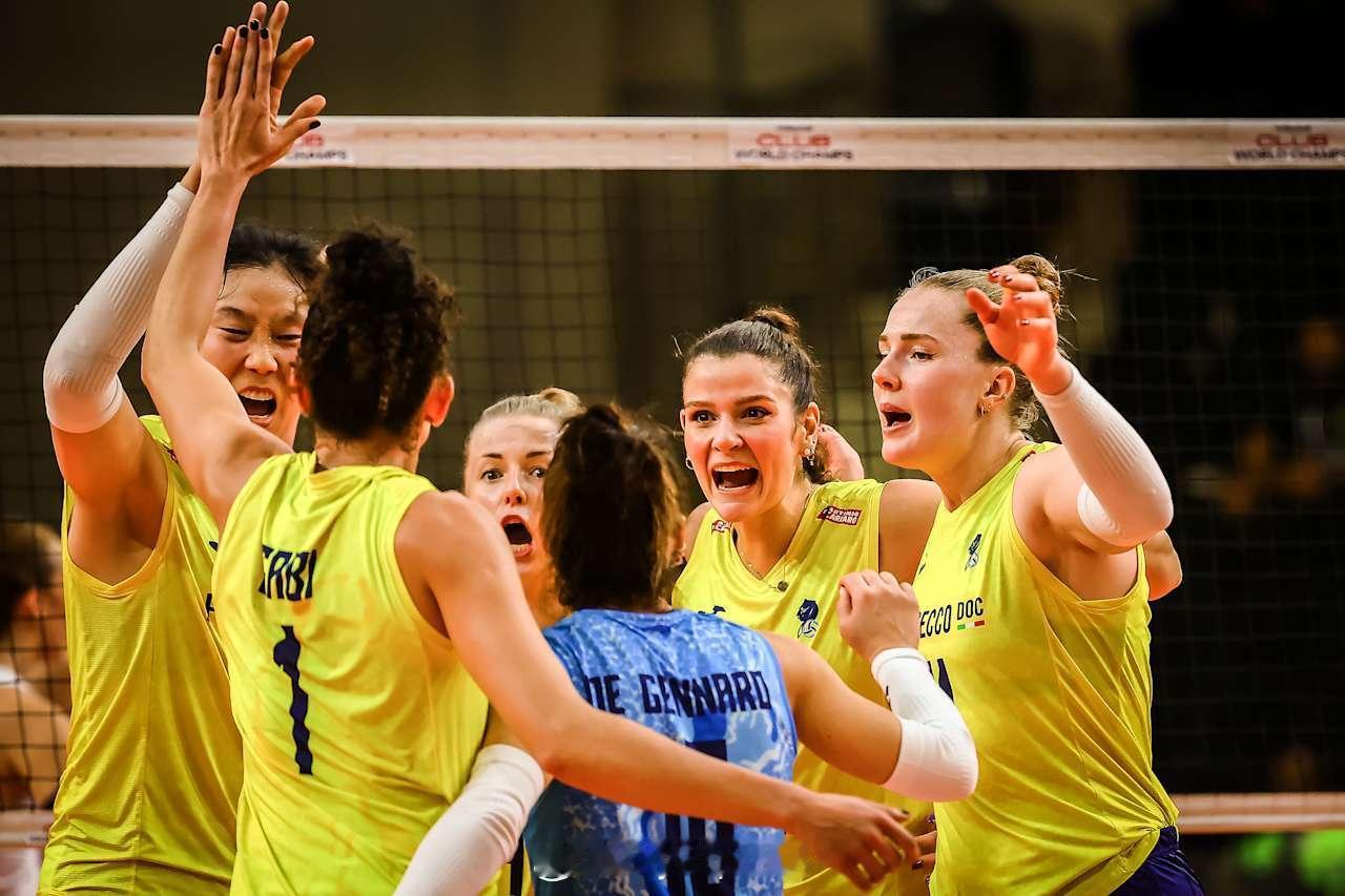 【女排世俱杯科内利亚诺首战轻取奥兰多 朱婷13分】国际排坛战报速递中国排球留洋动