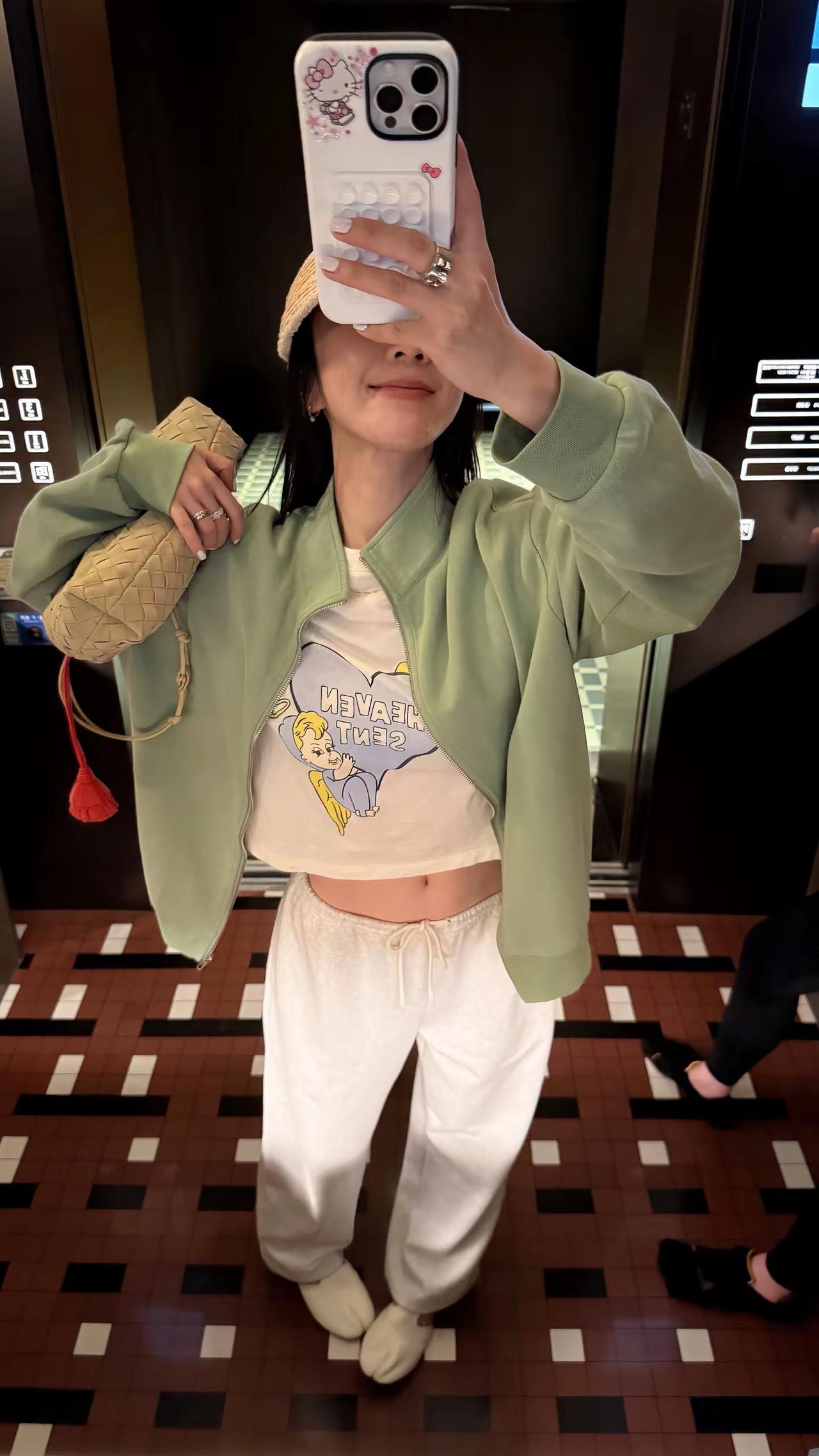 约定了明早8点50见的，我等你们昂 早春温柔风穿搭 春天穿出红人搭配时髦感 春夏