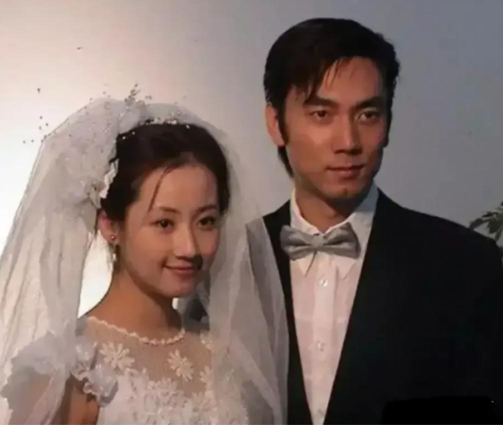 “从顶流歌手到隐形富豪”，他在事业巅峰时，娶了选美亚军西华，婚后他将600万积蓄