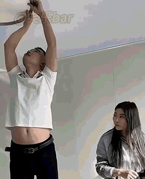 姑娘你这是犯花痴了么[捂脸]