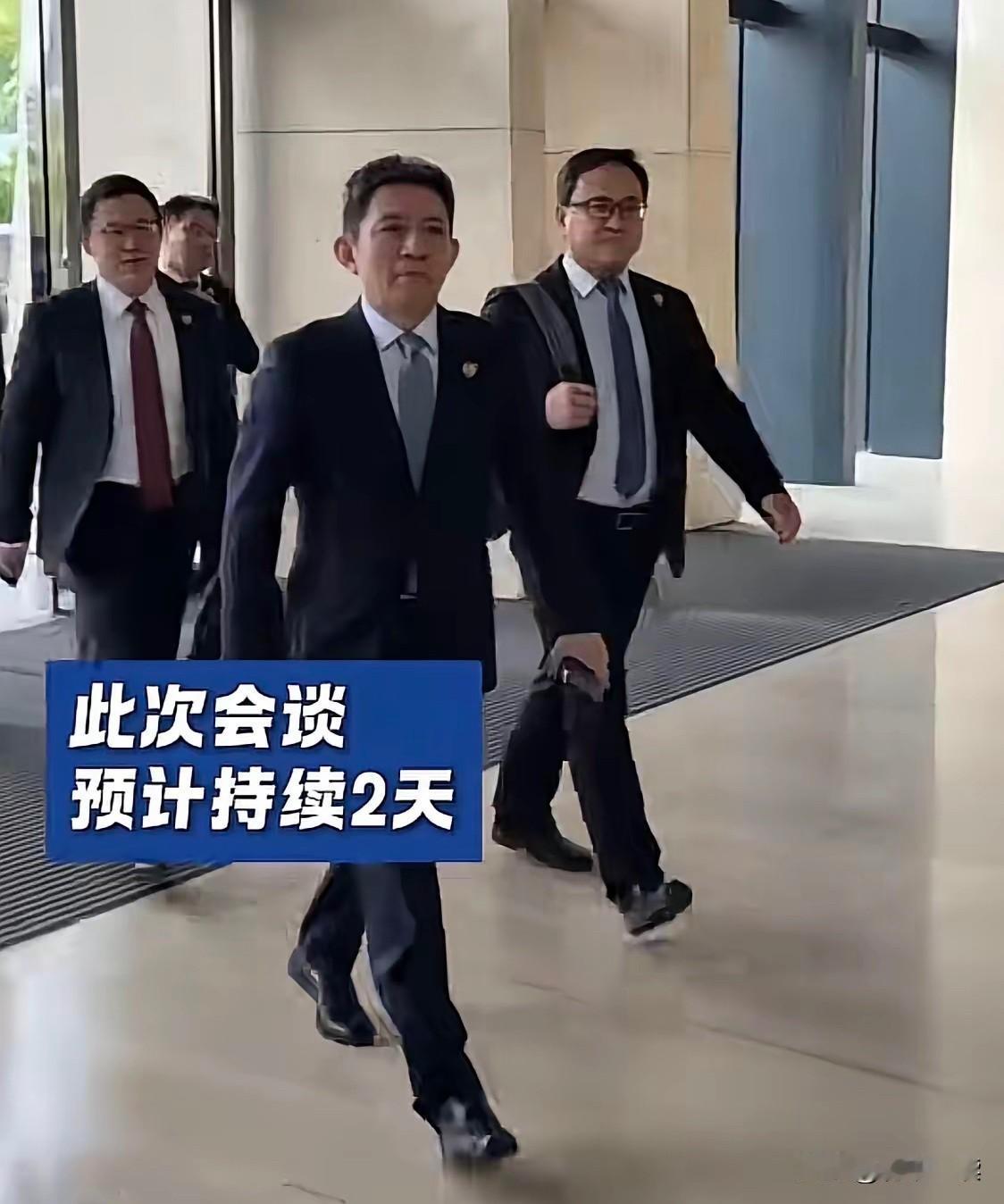 这个中国男人，
让美财长骂不赢、躲不掉、干着急、失了态
他是美财长这辈子躲不过的