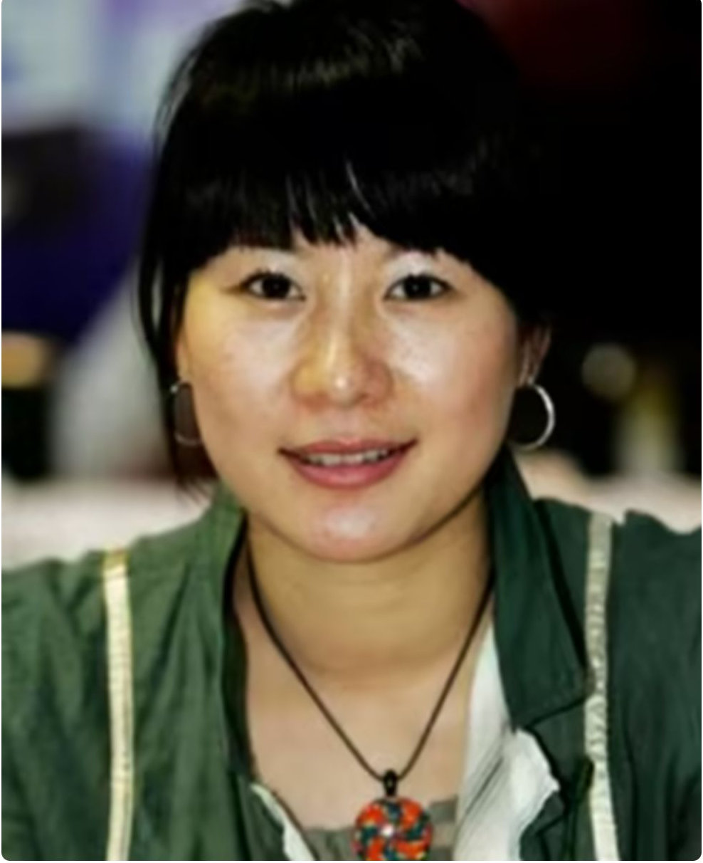 国乒双子星命运反差，王楠斥资建基地遇瓶颈，李菊深耕教育安稳度日 