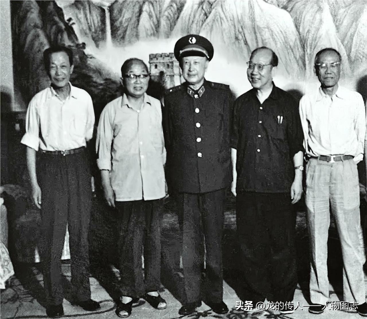 1986年6月，钱学森同任新民、屠守锷、黄纬禄、梁守槃畅谈航天30年发展历程