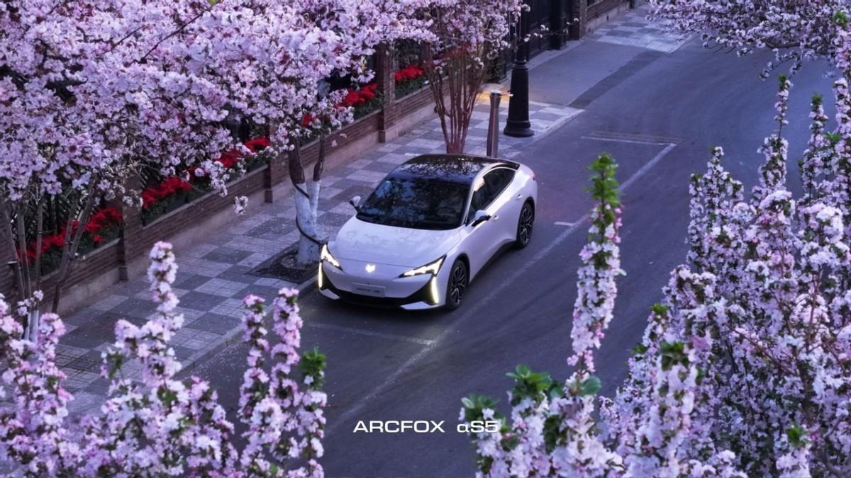 自驾远行时，难免会遇到各种复杂路况，尤其是涉水路段，总让人提心吊胆。不过，要是开