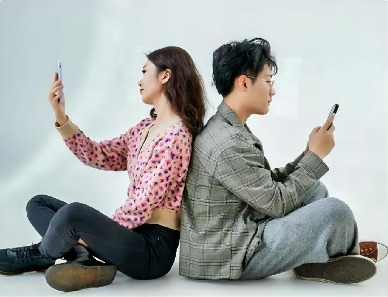 发现没有：
“女人长期守活寡，过着过着就过独了，不会想男人，更不想他回来，回来不