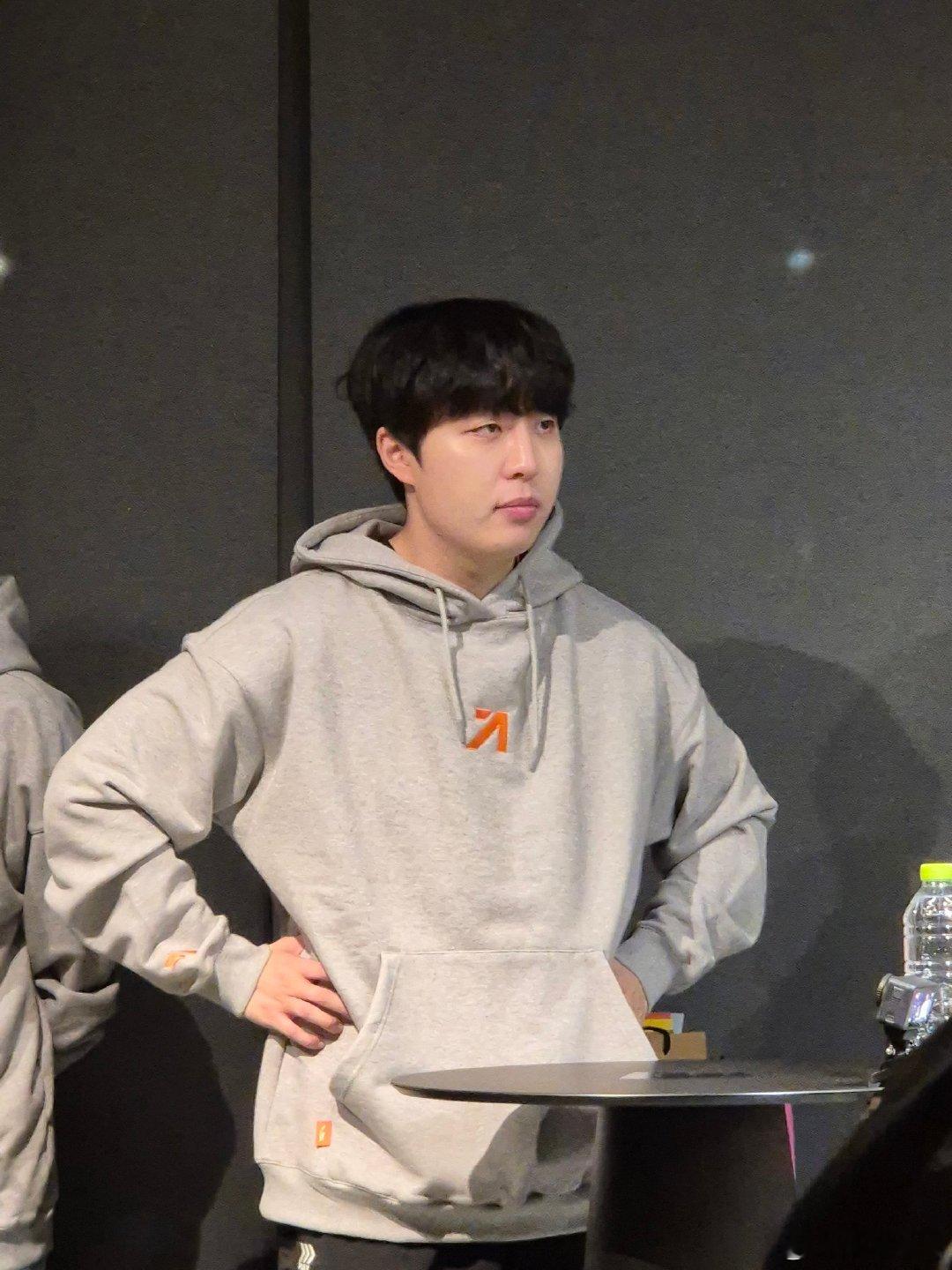 谁家的叉腰小猪🐷cr.kanjgapBFX对战HLE扳回一城 JDG对战AL先