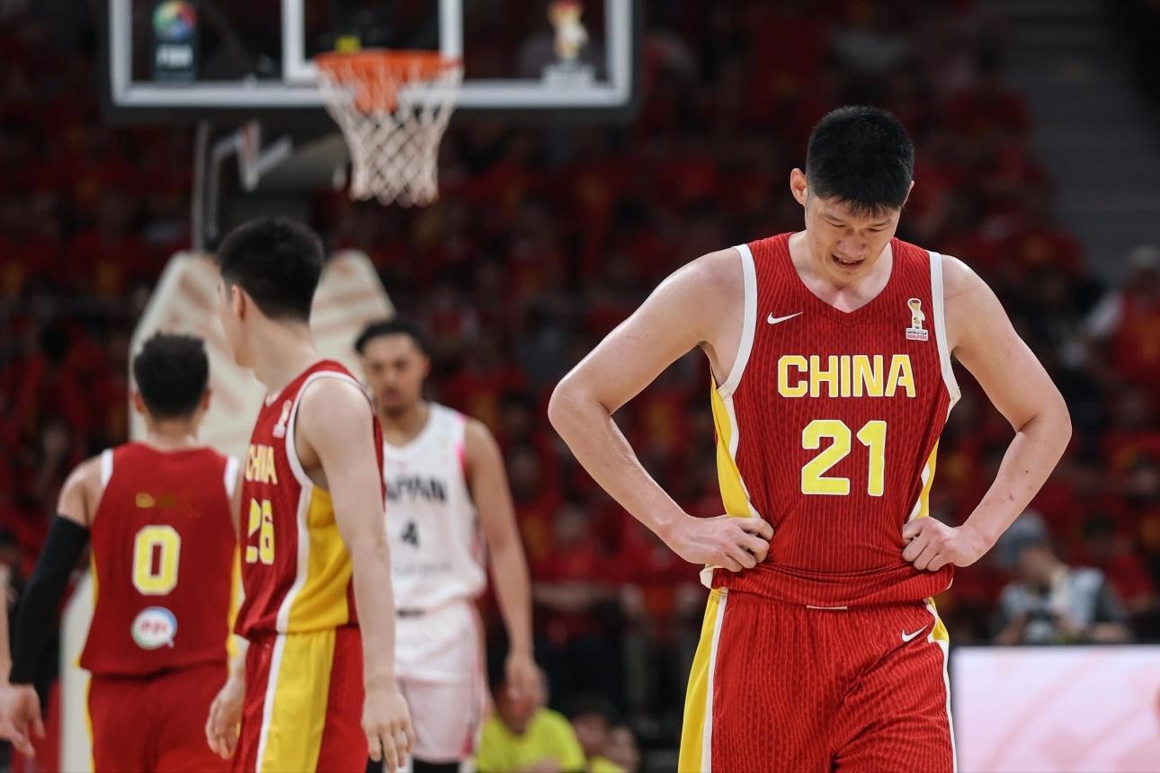 中国男篮vs日本男篮 男子三大球，真的是互不相让啊！啥也不是…… 