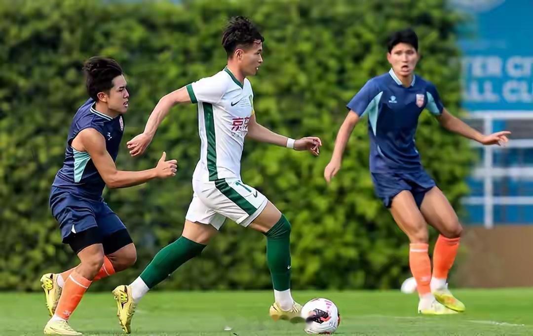 2月6日国安泰国冬训热身赛1-1战平韩国华城队，林良铭开场十分钟破门为球队建功，