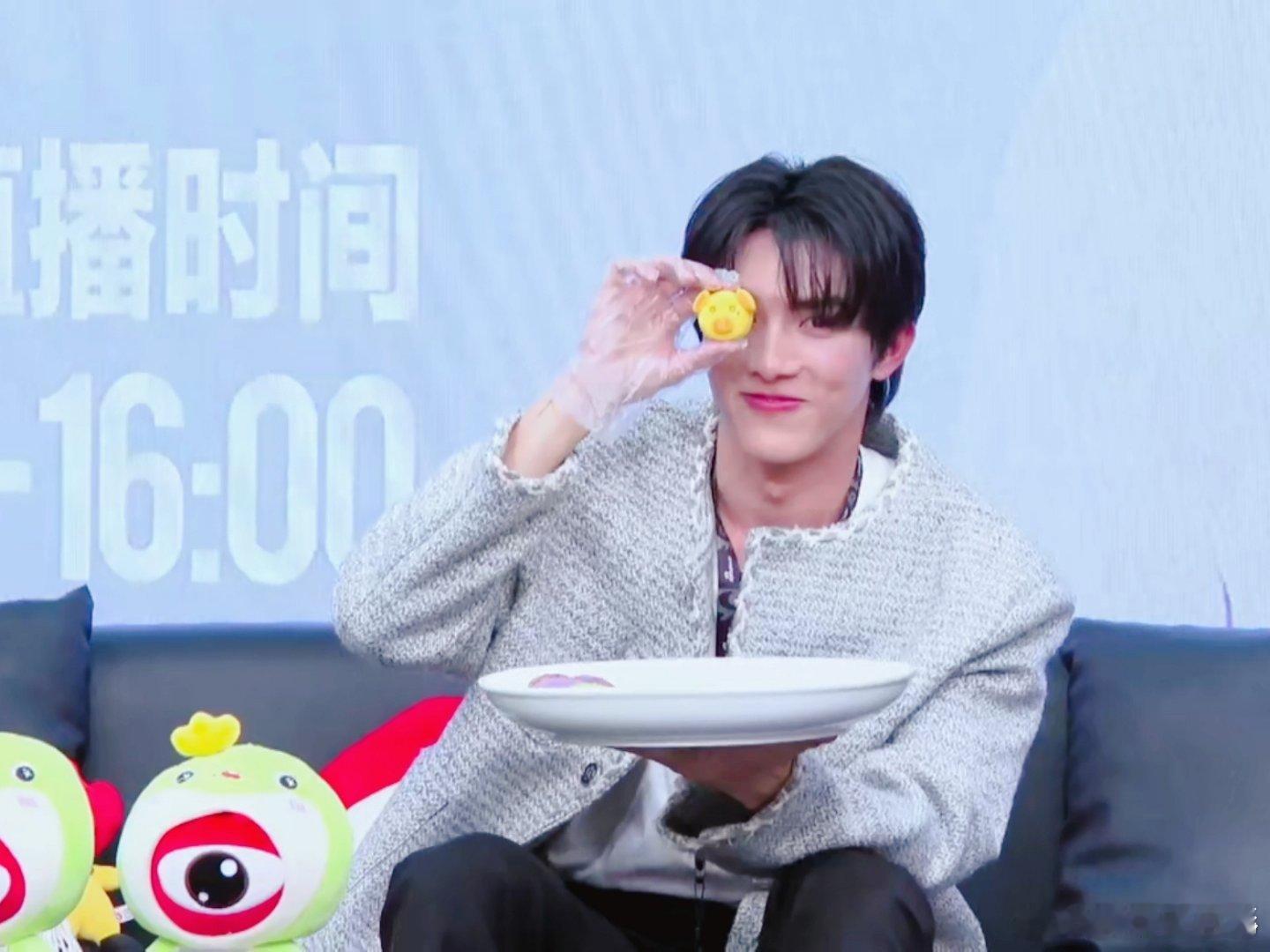 Boom来微博干饭了Boom 这运气也太绝了吧，两次都精准躲过 “黑暗料理”，合