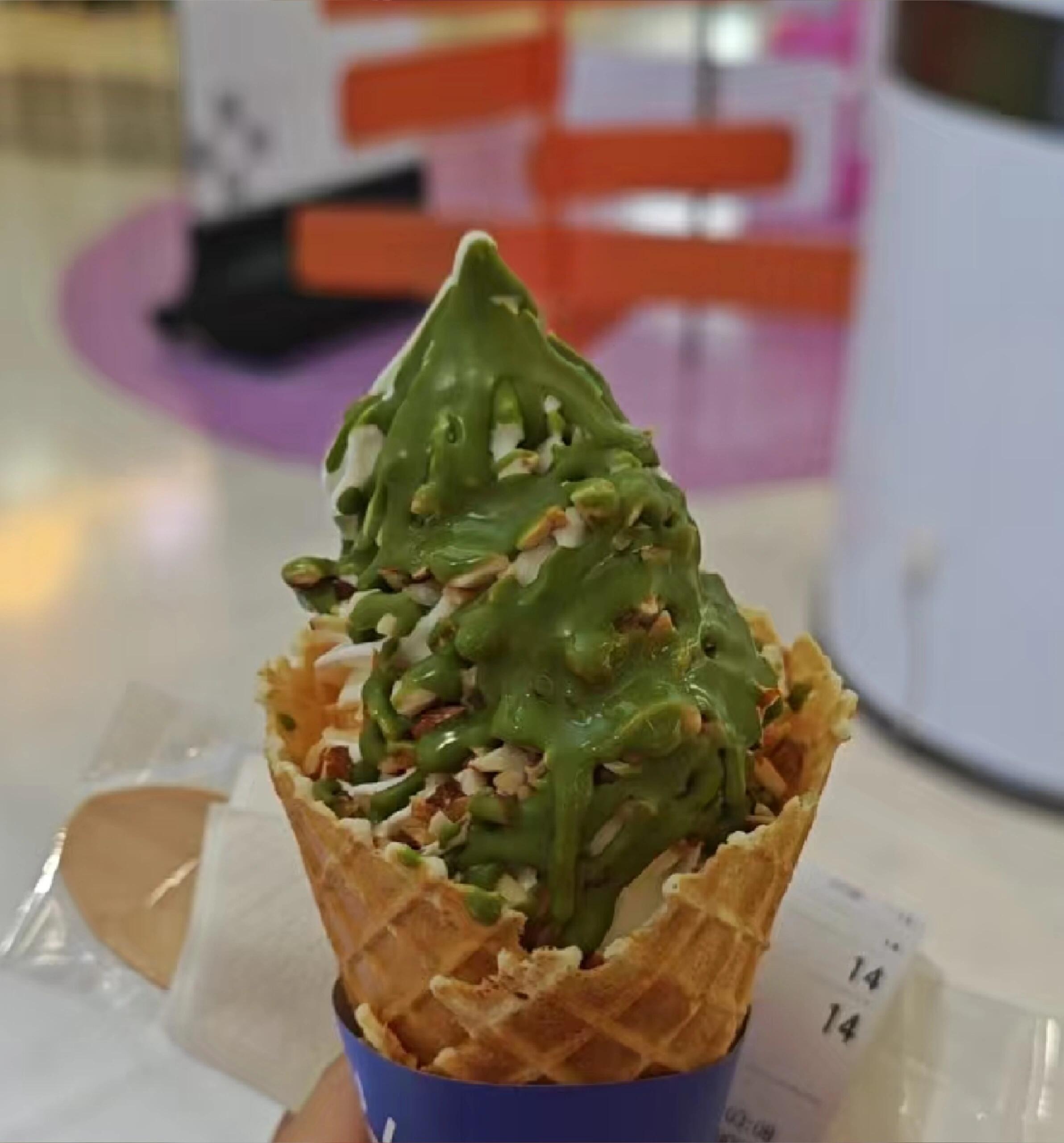 被一个小孩教育什么叫冰激凌今天早上去医院看病没吃早饭，在附近商圈寻找面包房，第一