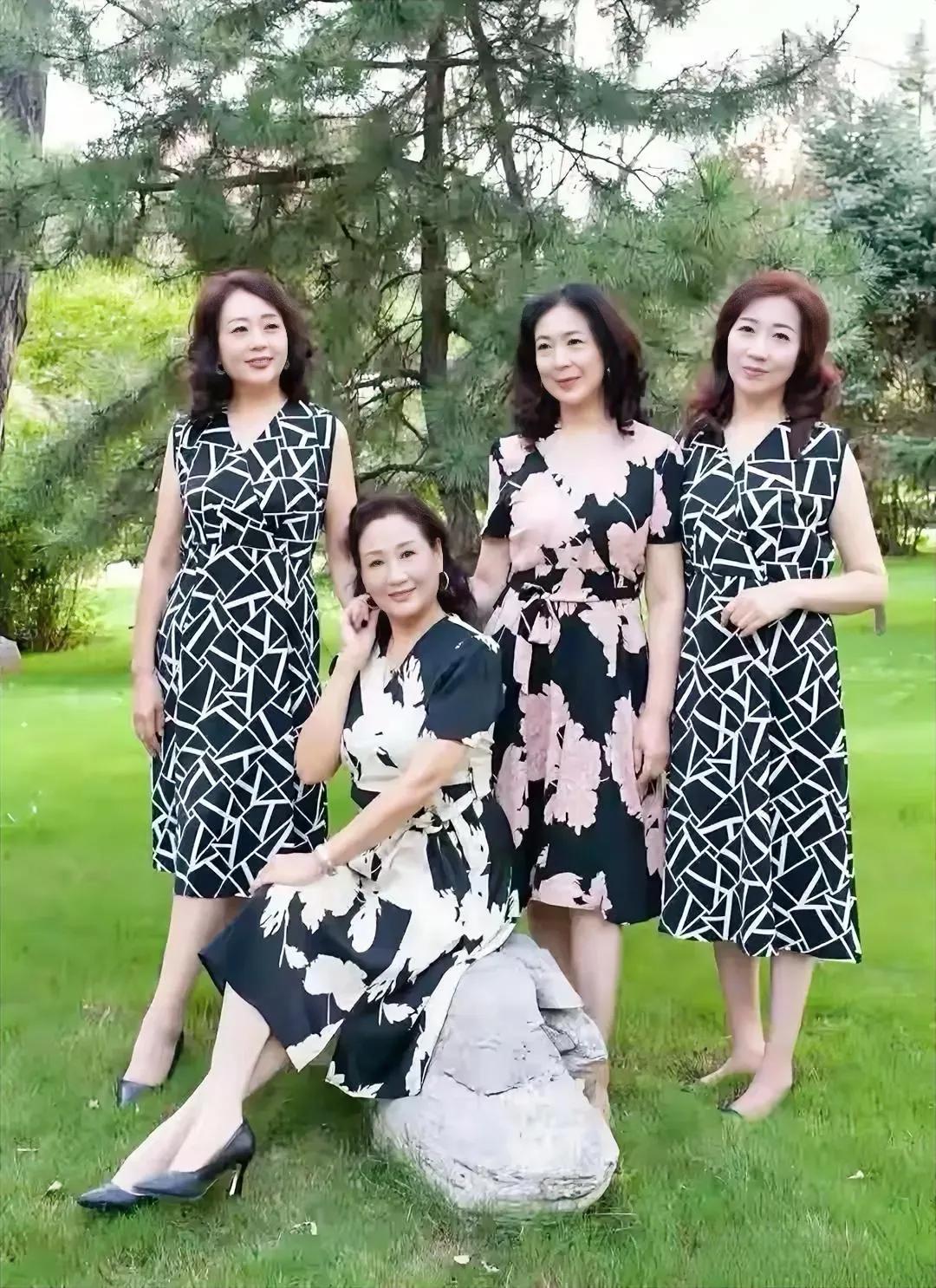 如果大妈注意点穿搭衣品，应该更年轻，更更有气质，更漂亮。以为自己年轻精致漂亮，但