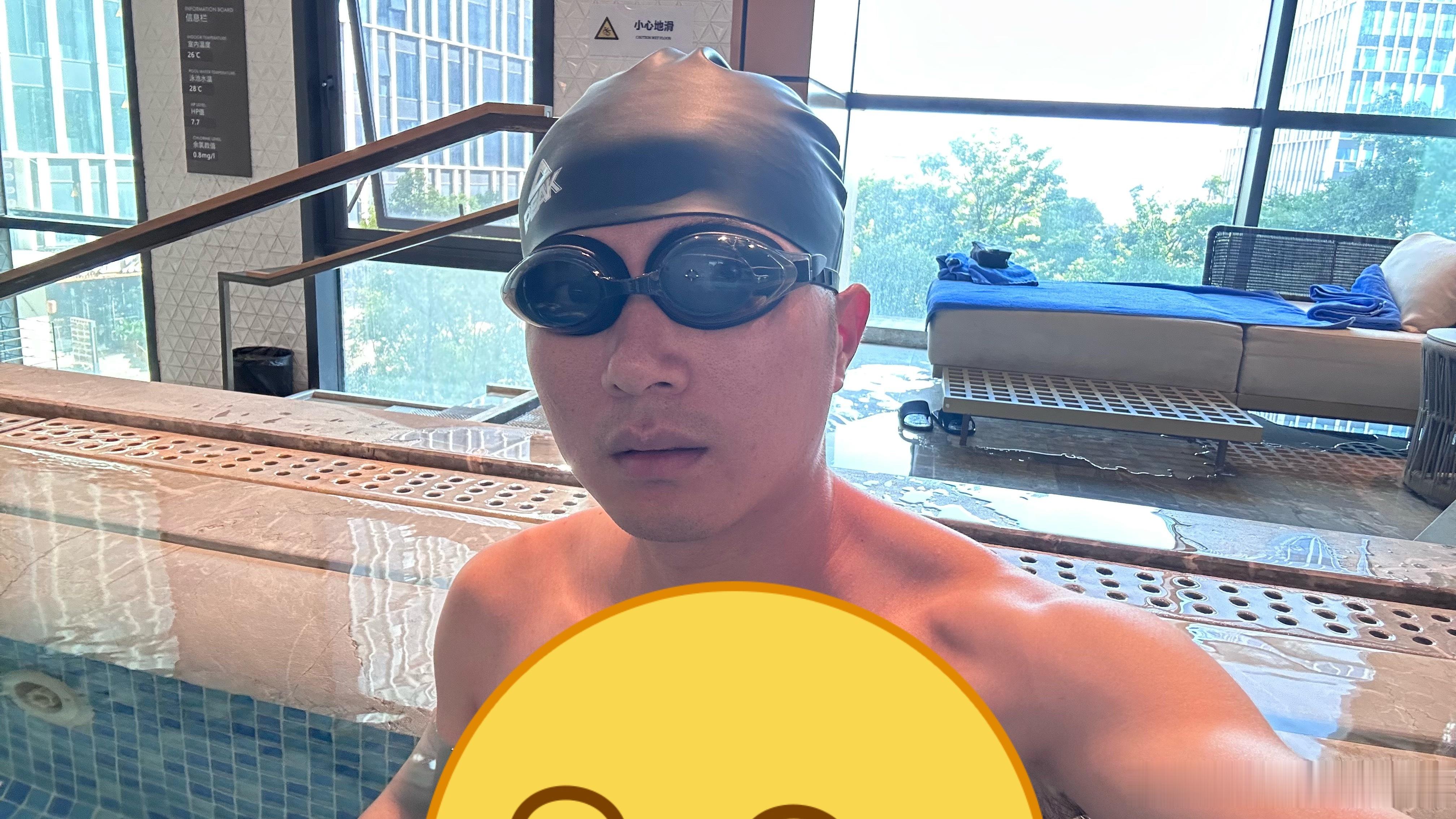 刚落地 游个泳先 昆明