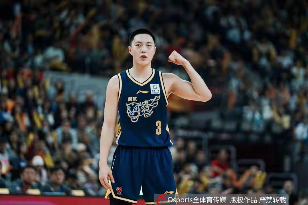 上海97 - 81胜广东豪取10连胜：广东状态不佳，篮板输26个。胡明轩首发出战