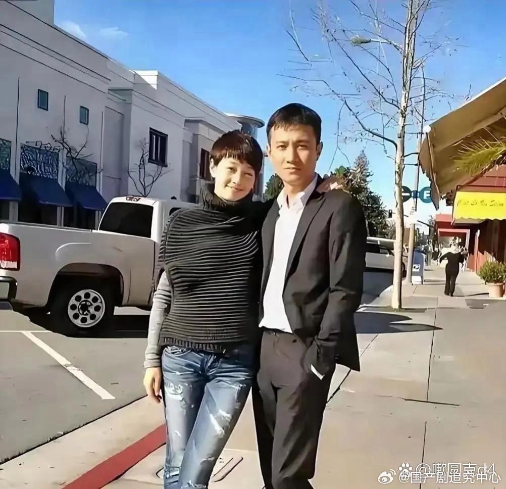 马伊琍和文章年轻时候的合照，谁能想到那么恩爱的一对金童玉女，最后离婚收场，如今二