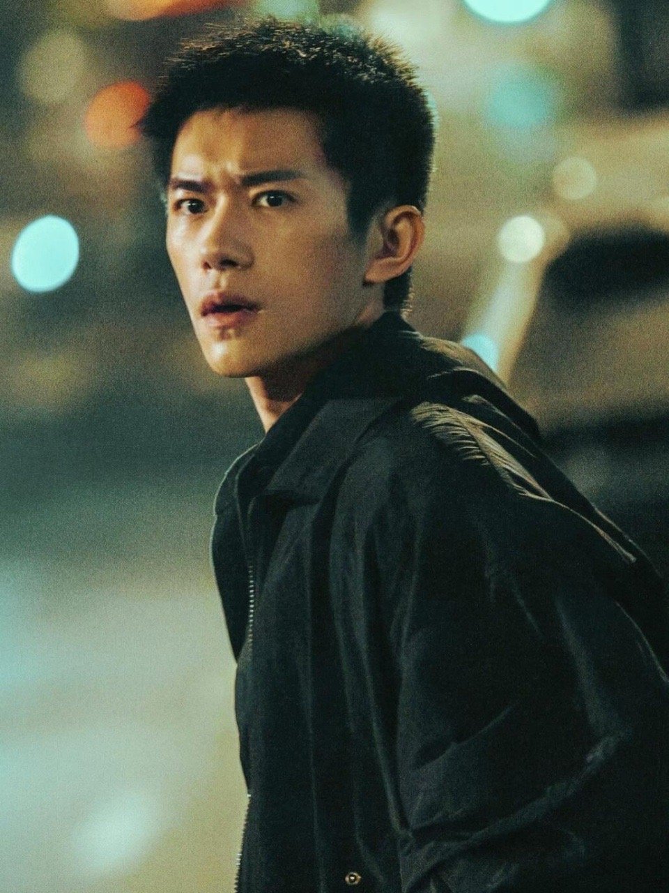 易烊千玺悟性这一块 《惊蛰无声》片场过戏片段看呆了！导演刚说完要求，易烊千玺下一