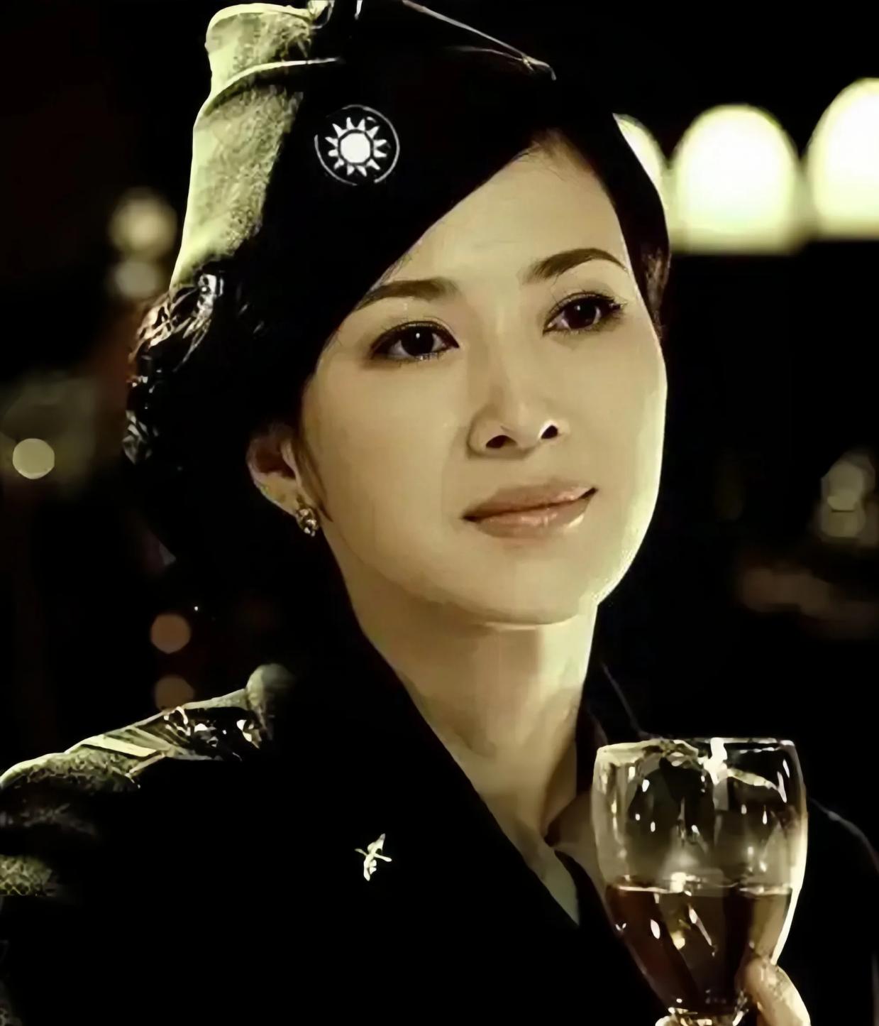 1956年，毛人凤吃了一副药后，暴毙在台北家中，他的妻子向影心冷冷的说：“死了也