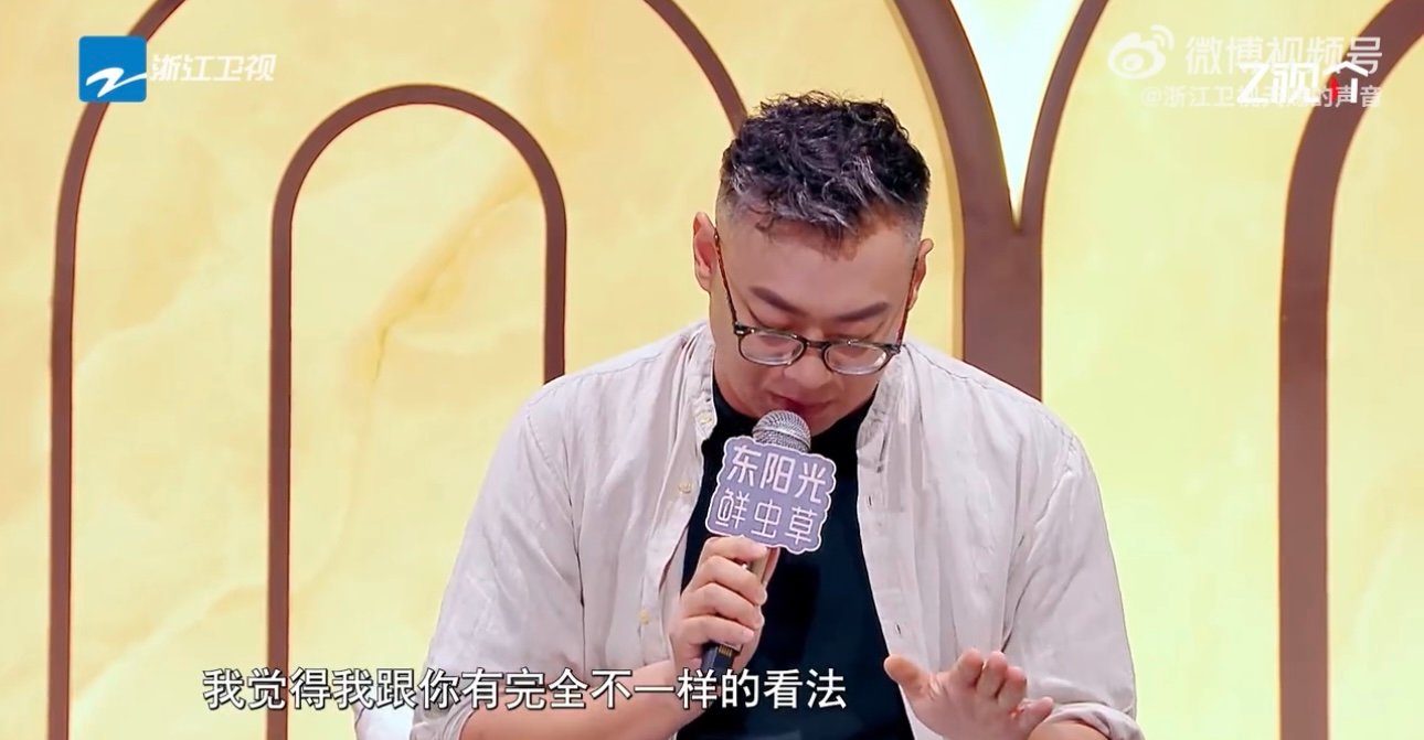 梁源为了黄子弘凡吵架黄子弘凡替乐评人解围梁源为了黄子弘凡吵架，就这么在节目里吵起