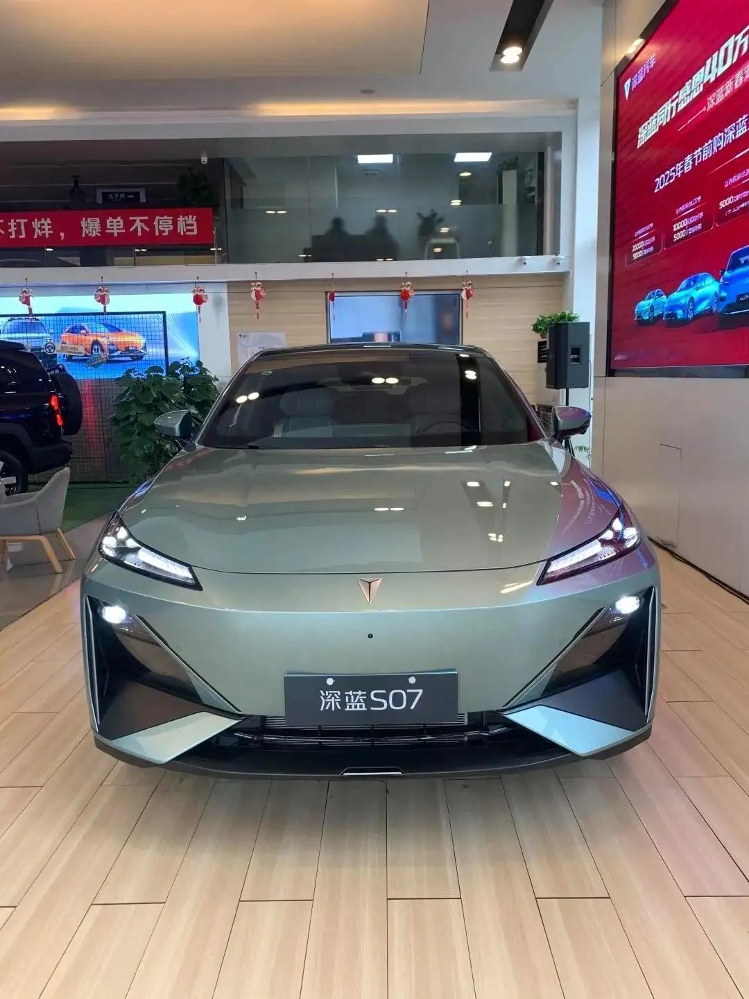 中国6大电池生产商排名：
1、宁德时代：中国，全球市占率37.9%；
2、比亚迪