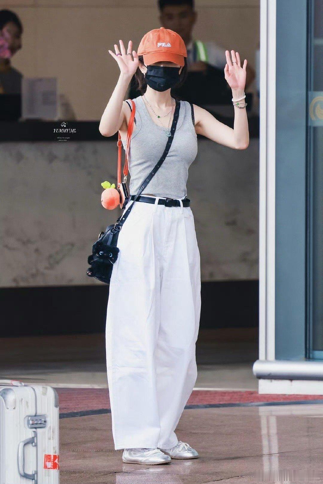 杨幂王牌9录制出发杨幂去录王牌啦！她的私服是真的好看[允悲] ​​​