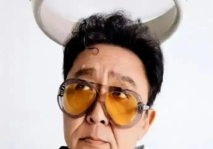 你的青春，也曾热气腾腾地涮进锅里吗？
于谦重设的这场“十四年前”簋街火锅局，不是