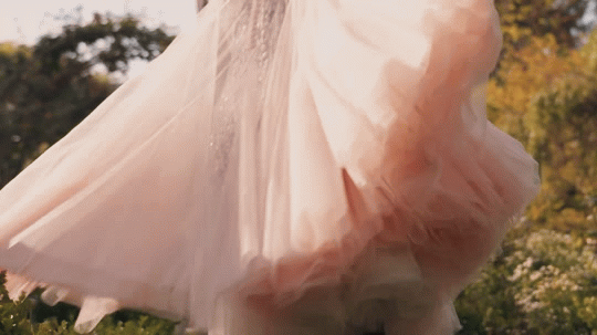 特别喜欢这段话：我没放弃、没退缩、没怂。我还在奔跑，还在出拳，还在向前。 