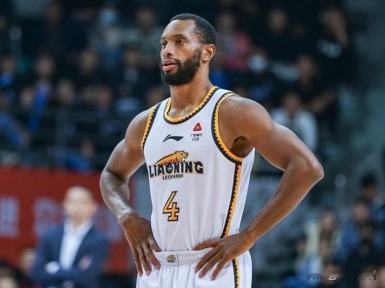 据报道，上海男篮与外援弗格达成签约协议，新赛季将代表上海男篮征战CBA。
弗格已