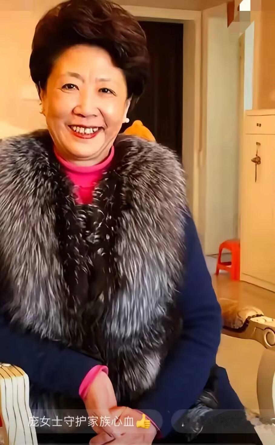 太佩服庞叔令女士了！

徐莺和徐湖平本想借着画展的机会，结交庞叔令，就此坐实徐莺