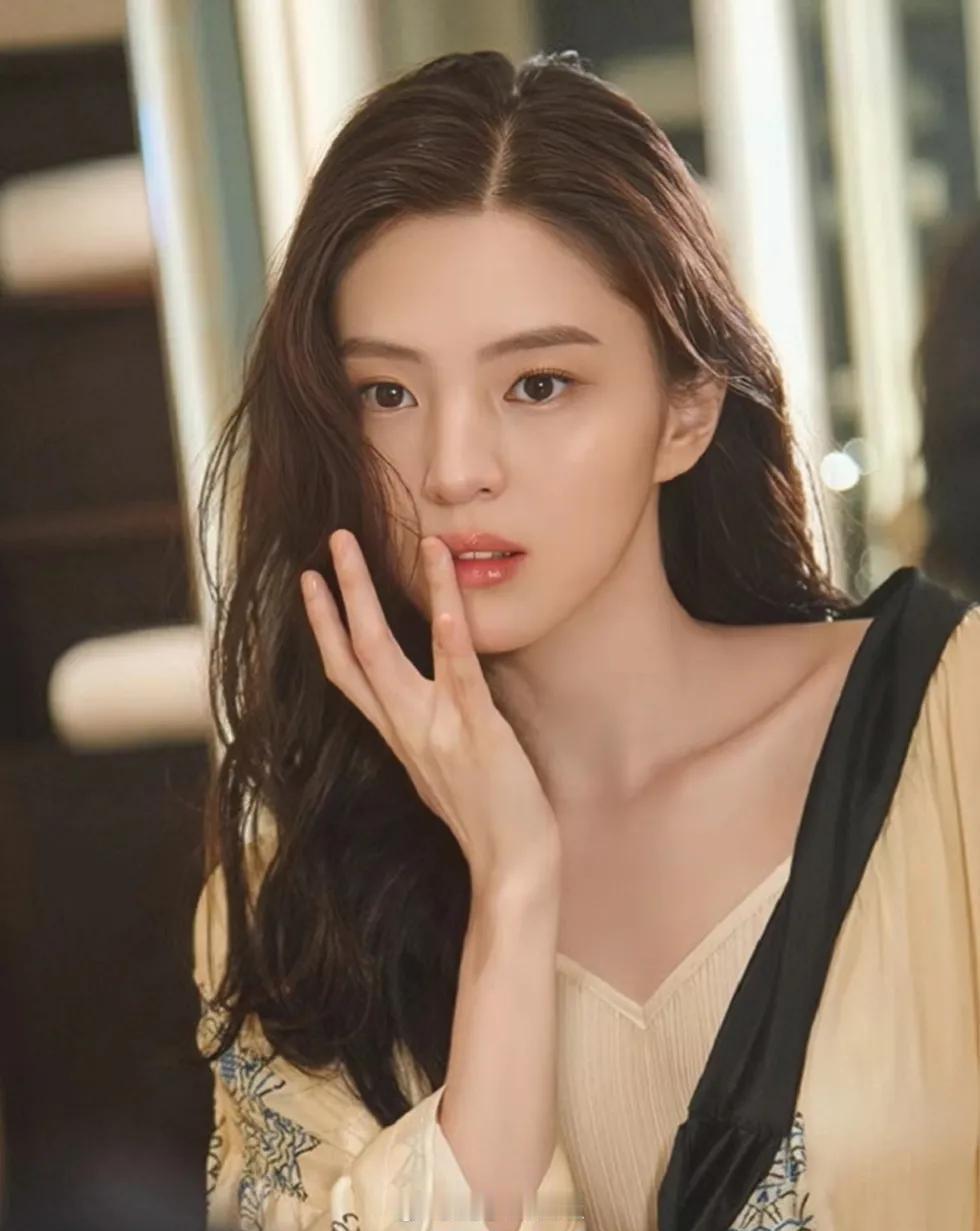 韩素汐就是典型的性魅力很低的一个女的，无论大家说她多美多美，我对她一直没啥感觉。