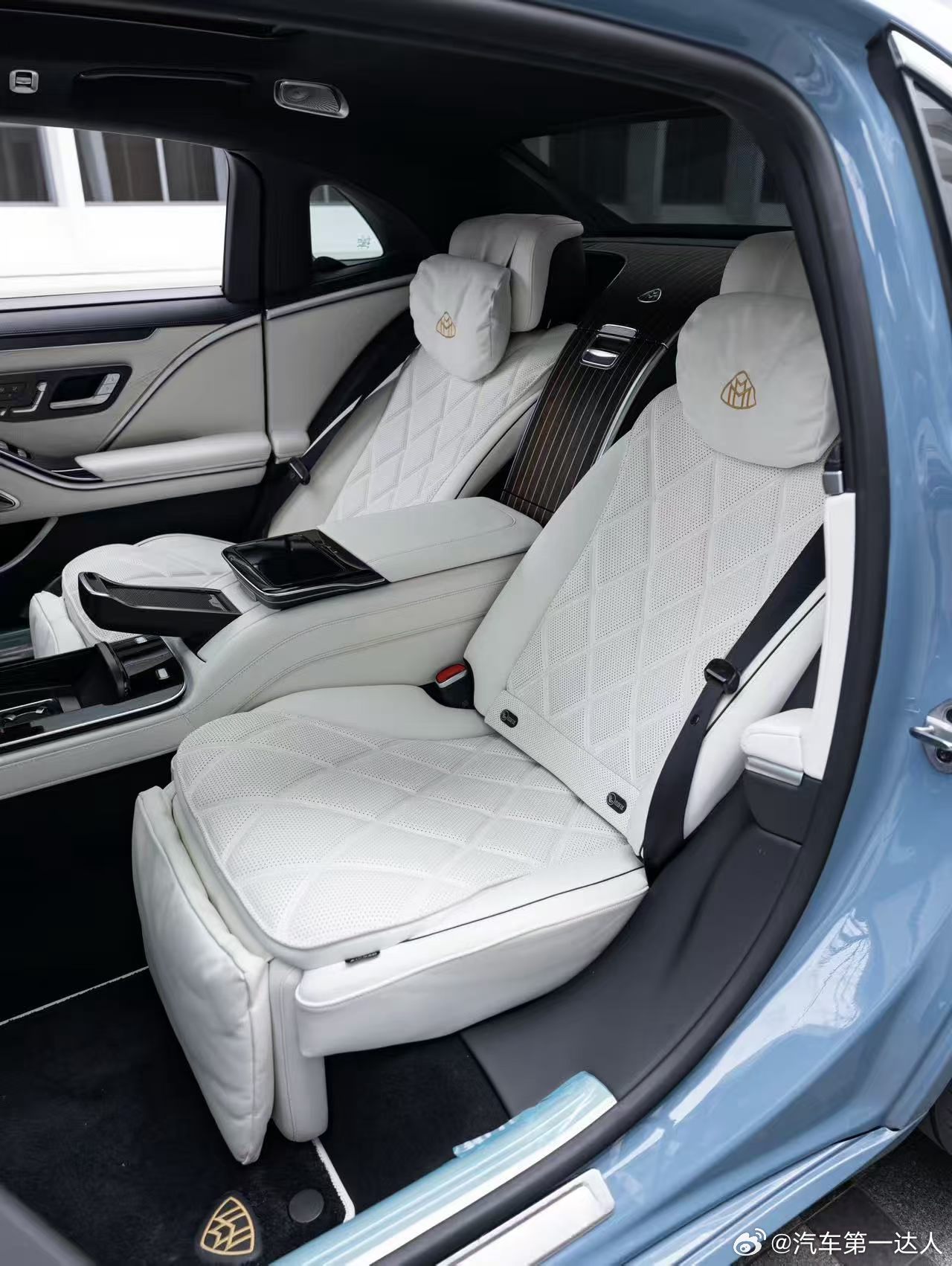 真正的顶级奢华，是藏于细节的匠心，更是阅尽千帆的从容。23年上牌，仅14000公