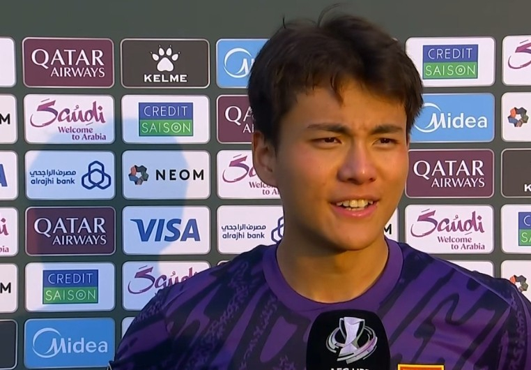 【李昊：扑点和被队友扔起来哪个更爽？赢球的感觉最tm爽！】北京时间1月17日晚，