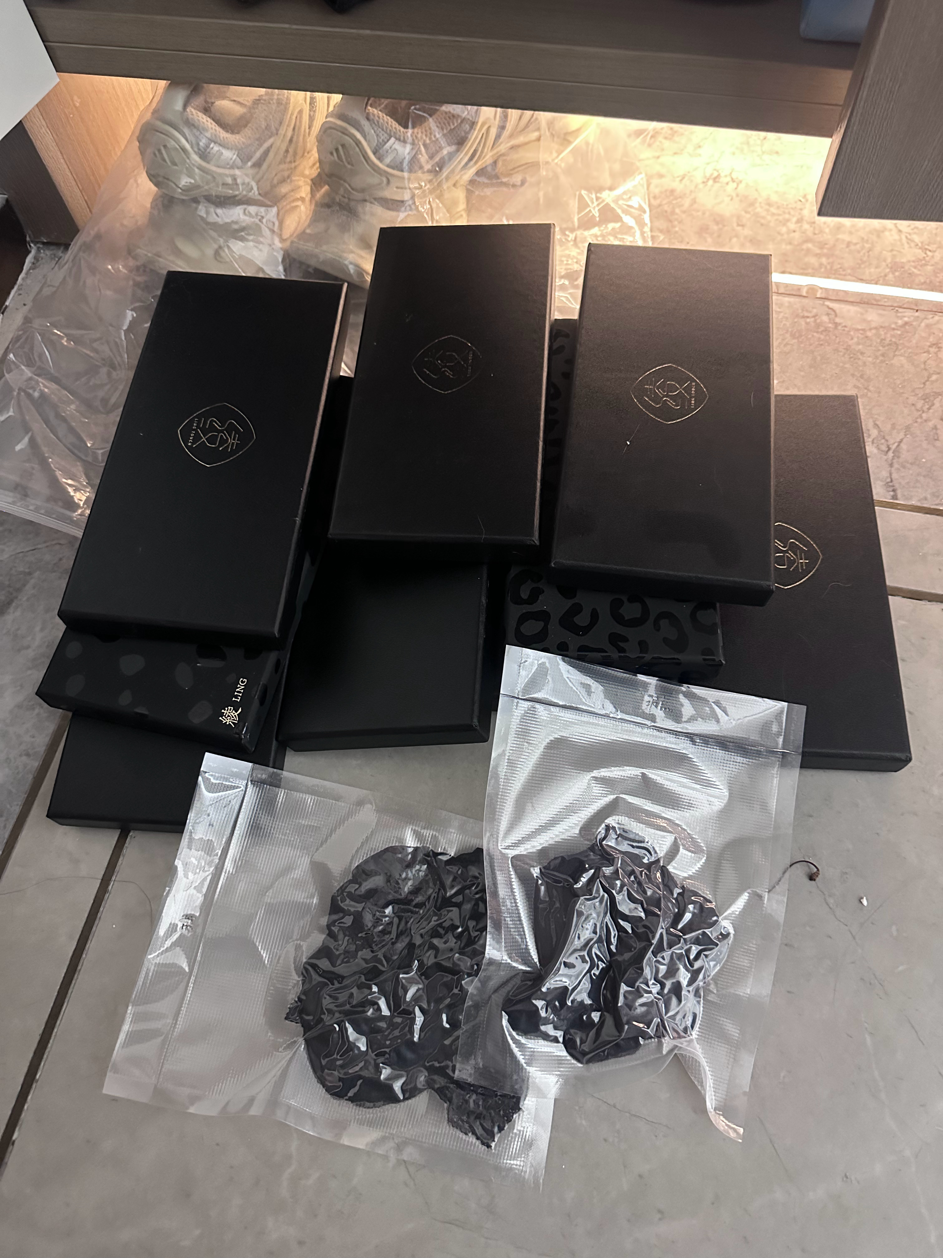 好像贵的袜子基本都买的黑丝😳 