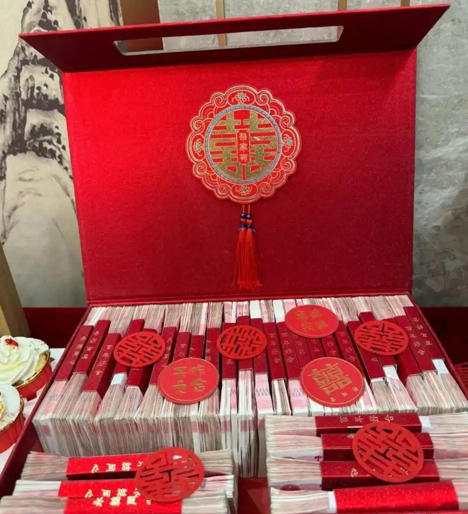 我认为不应该，有人问没领证，彩礼钱还能要回来吗？这到底咋办？别急，先看这三点，你
